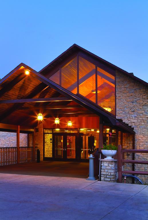 Burr Oak Lodge And Conference Center Glouster Exterior foto